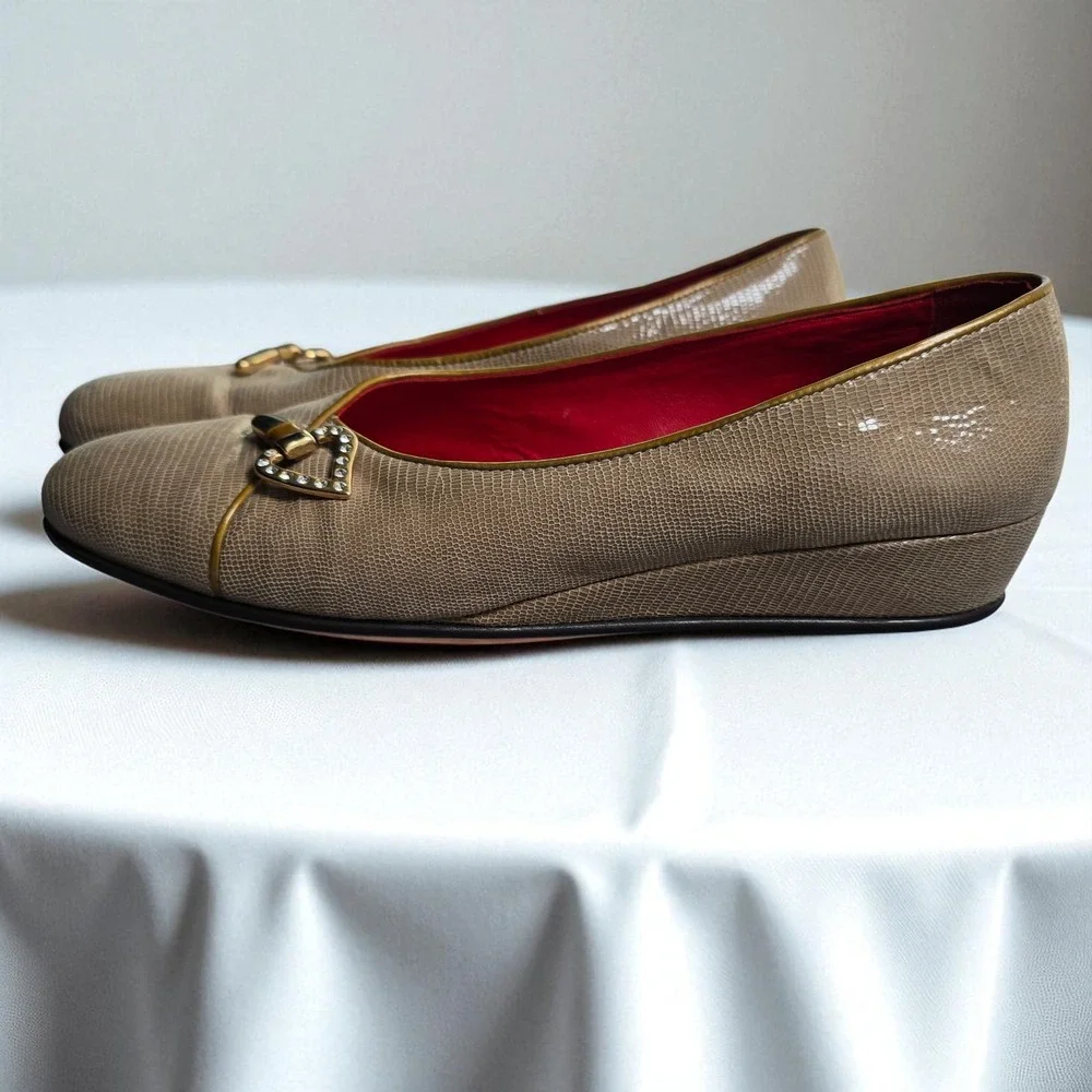 Amalfi by Rangoni Wedge Pumps Woman 8M Tan Heart Rhinestone Detail Made in Italy